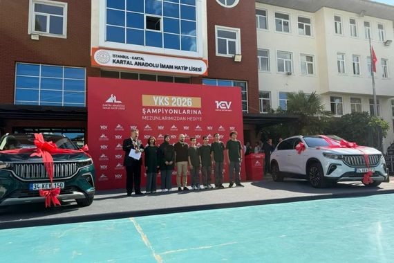 İmam Hatip okullarında yeni dönem heyecanı! Sıfır kilometre otomobil hediye edildi