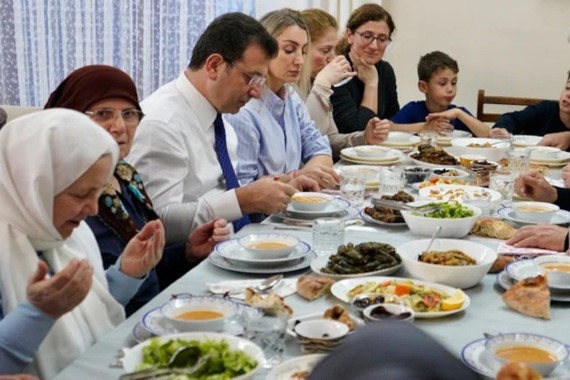 imamoglundan-ramazanda-sasirtan-hamle-herkes-bunu-konusuyor.jpg