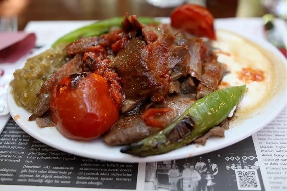 iskenderi-2-bin-tlye-satan-restoranin-ikram-uygulamasi-tepki-cekti.jpg