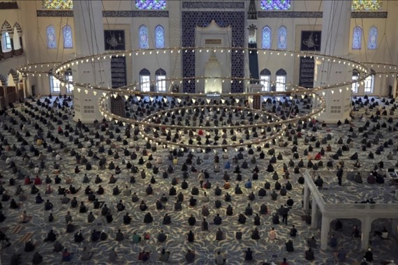 islam-aleminde-takvim-krizi-bayram-kutlamasi-bolundu.jpg