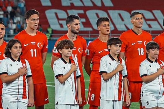 ispanya-yenilgisi-sonrasi-milli-takimda-kriz-futbolcular-birbirine-girdi.jpg