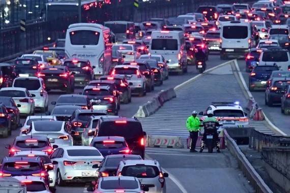 İstanbul trafiğini rahatlatacak hat geri dönüyor: Karar belli oldu