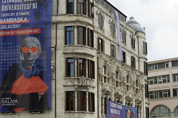 Boğaz’ın Hafızası El Değiştirdi! Tarihi Apartman Dudak Uçuklatan Rakamla Yeni Sahibinin Oldu