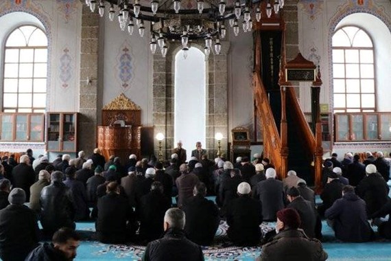 İstanbul'da Cuma Namazı Kaçta Okunuyor? Ankara, İzmir Cuma Namazı Saatleri 1 Mayıs 2026!