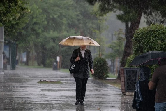 İstanbul’da Hava Bir Anda Değişecek! Valilik ve AKOM’dan Sağanak Uyarısı