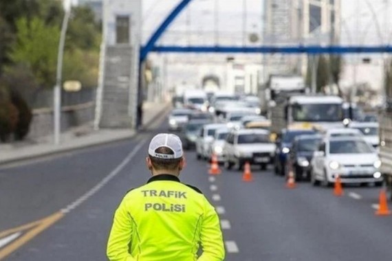 istanbulda-yollar-kapatildi-seferler-durduruldu.jpg