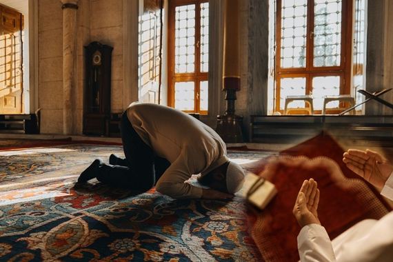 kaza-namazi-ne-zaman-kilinmaz-10-yillik-namaz-borcu-nasil-kilinir.png