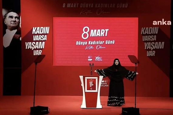 kimse-bunu-beklemiyordu-carsafli-kadin-chpli-oldu.jpg
