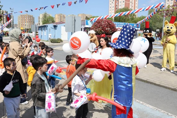 Küçükçekmece Belediyesi’nden Çocuklara Trafik Güvenliği Şenliği