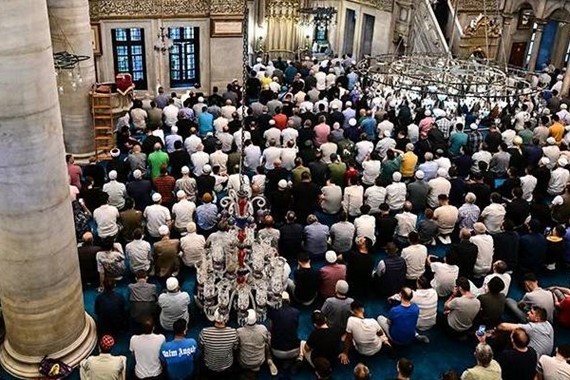 Kurban Bayramı namazı saat kaçta 2026? İzmir Bayram Namazı saat kaçta?
