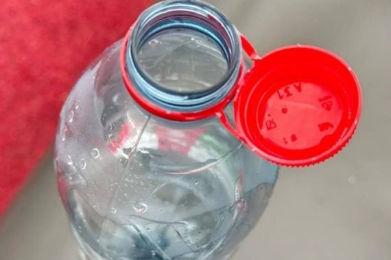 Plastik şişelerin rengi neden farklılaşıyor: İşte yeni uygulamanın ayrıntıları