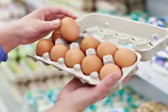 Markette yumurta aldatmacası; Kafesteki tavuğun yumurtasını "Gezen" diye satıyorlar!