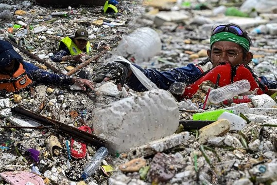 Megakentte Şoke Eden Manzara: İnsanlar Çöplerin İçinde Yüzdü!