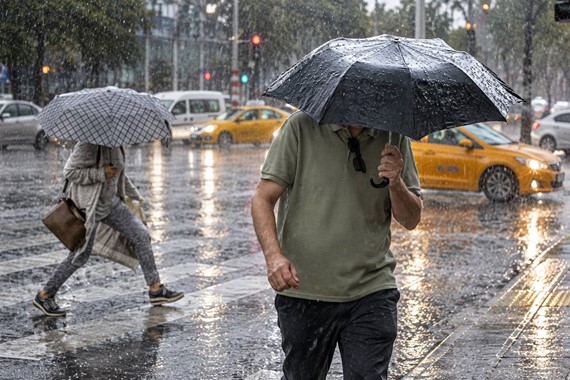 Meteoroloji Saat Verdi: İstanbul’da Bugün Yağmur Var mı? İstanbul, Ankara, İzmir Hava Durumu