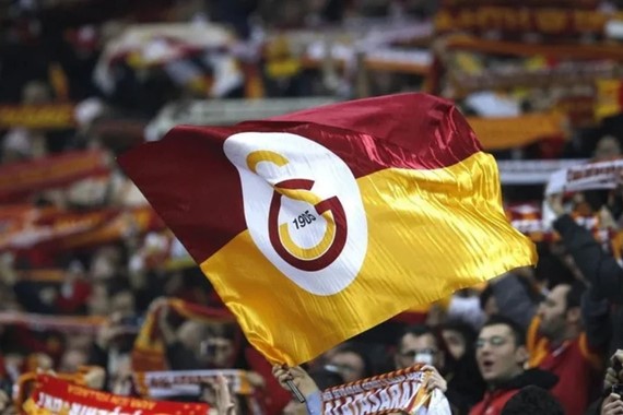 o-geri-dondu-galatasarayli-yildizdan-surpriz-paylasim.jpg