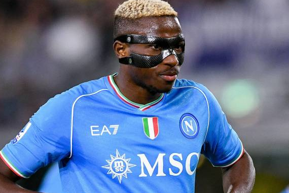 Osimhen neden maske takıyor? Futbolcuların yüzüne taktığı maske ne işe yarar?