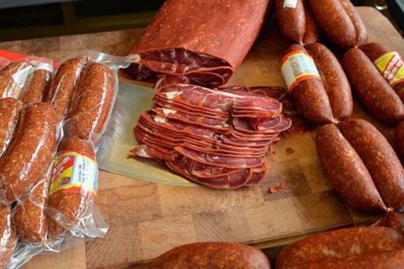 Sucuk ve pastırmayı ülkeye getirene ceza kesilecek