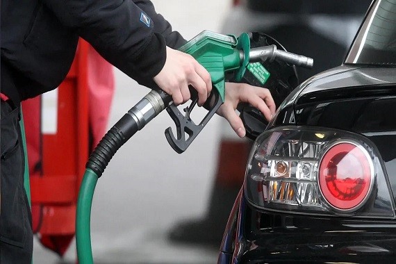 petrol-fiyatlarindaki-dusus-cebe-yarayacak-mi-bakan-simsek-acikladi.jpg