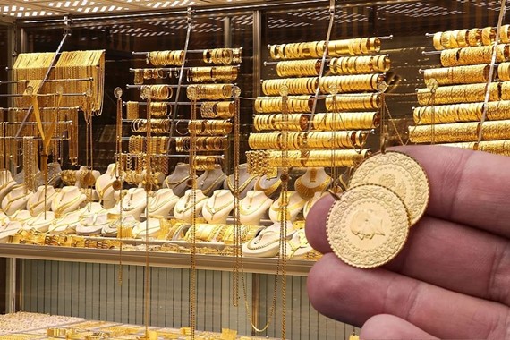 Rekor Sonrası Altın İçin Yeni Tahmin! Uzman İsim Hedef Fiyatı Açıkladı