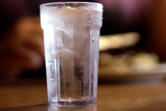 Restoranlarda musluk suyu kararı: Avrupa ikiye bölündü