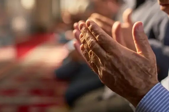 Sela Okunurken Müzik Dinlemek Günah mı? Diyanet'e Göre Dini Hükmü