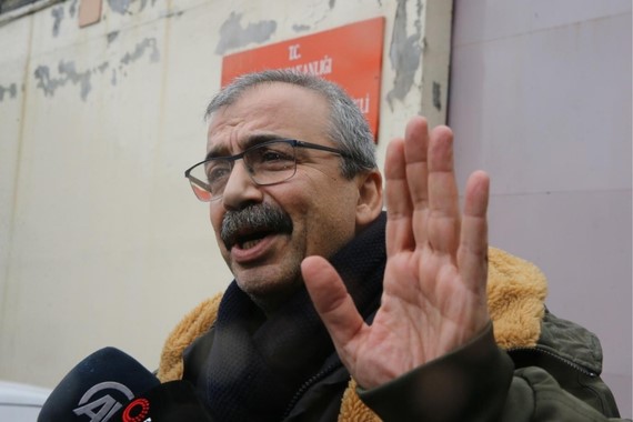 sirri-sureyya-onderden-kotu-haber-doktoru-acikladi.jpg