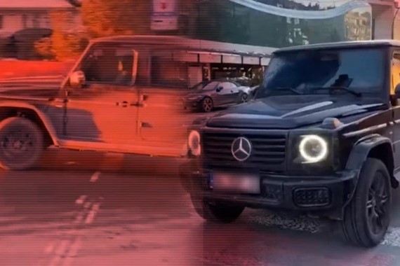 trafigi-birbirine-katti-cakarli-aracin-icinden-cikan-isim-soke-etti.jpg