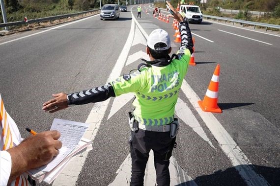 Trafik cezasına nasıl itiraz edilir? Polis yazdığı cezayı iptal edebilir mi?