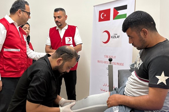 Türk Kızılay Gazze'de Protez Destek Projesi Başlattı