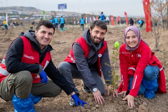 Türk Kızılay ve Bakanlıktan Dev İş Birliği: 1.5 Milyon Bağışçı Adına 4.7 Milyon Fidan Dikildi!