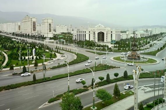 Ülkede koyu renk araç kullanmak yasak: Herkesin arabası beyaz