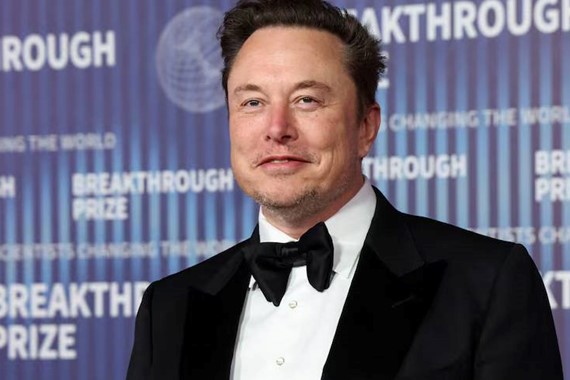 Saatte 1 Milyon Dolar Harcasa Bile Bitmiyor! Elon Musk Dünyanın İlk Trilyoneri Oldu