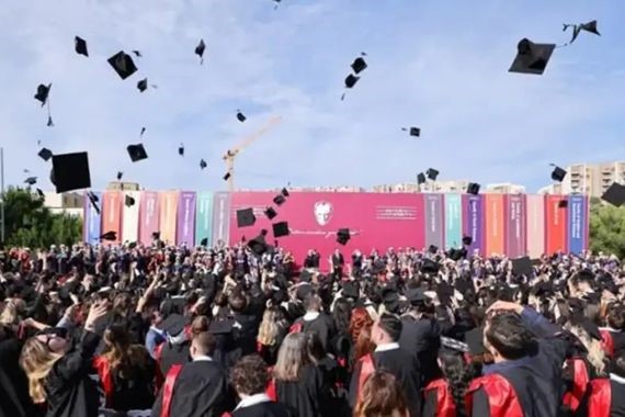 Üniversite öğrencisi bulunan ailelere 10 bin TL destek