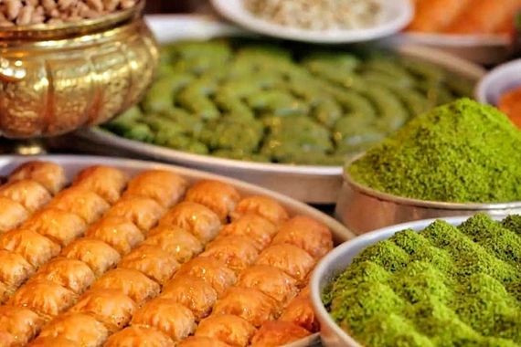 unlu-baklavacinin-sonu-geldi-goruntuler-olay-oldu.jpg