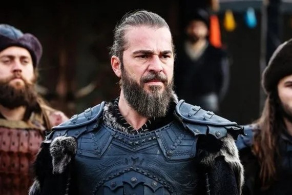 yeni-hayati-sasirtti-ertugrul-gazi-turkiyeyi-terk-ediyor.jpg