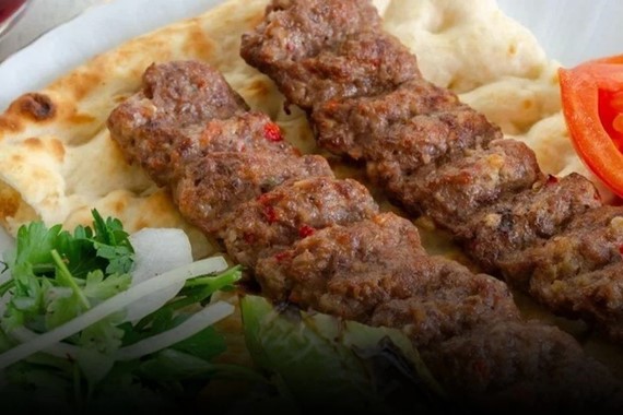 yillardir-herkes-bu-mekanda-yiyordu-meger-domuz-eti-kullaniyorlarmis.jpg