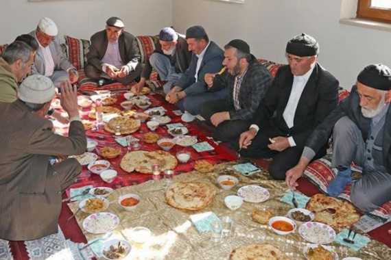 yillardir-suren-gelenek-sona-erdi-taziye-yemeklerine-yasak-geldi.jpg