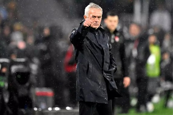 yuzde-yuz-o-takim-dedi-mourinhonun-yeni-adresini-agzindan-kacirdi.jpeg
