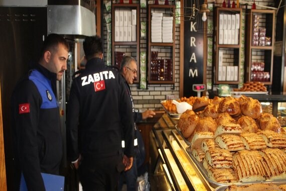 zabita-ekiplerinden-baskin-gibi-denetim.jpg