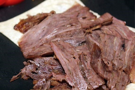 Bu kadarına pes: Zincir marketlerde satılan dönerde at ve eşek eti tespit edildi