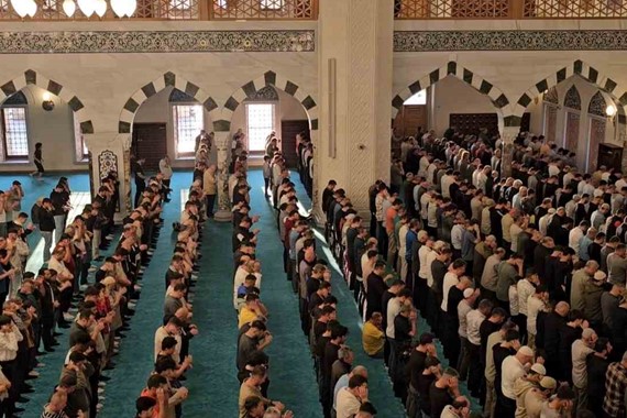 cuma-namazi-24-temmuz-izmir.jpg