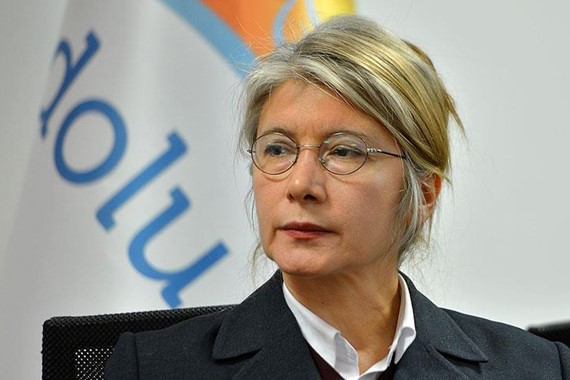 emine-tarhan-2.jpg