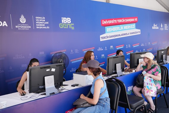 ibb-yks-tercih-doneminde-genclerin-yaninda-3.jpg