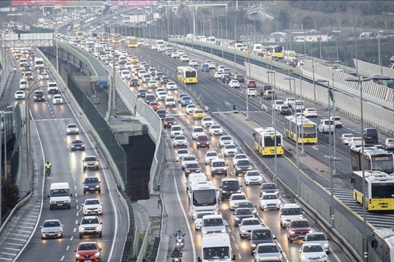 istanbul-kadikoy-trafige-kapanan-yollar.jpg