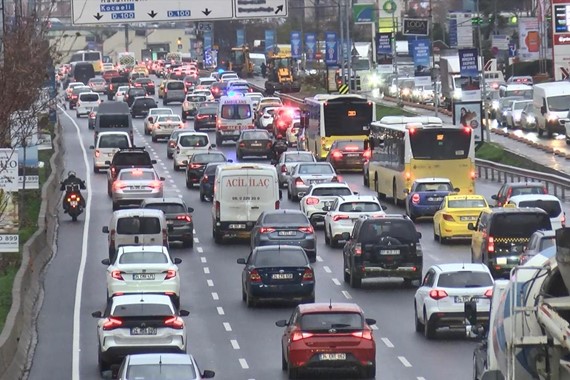 istanbul-trafik-dikkat-ceken-yogunluk.jpg