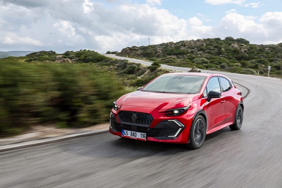 lider-renault-clio-zirvede-2.jpg