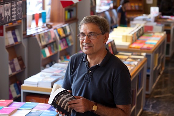 orhan-pamuk-kim.jpg