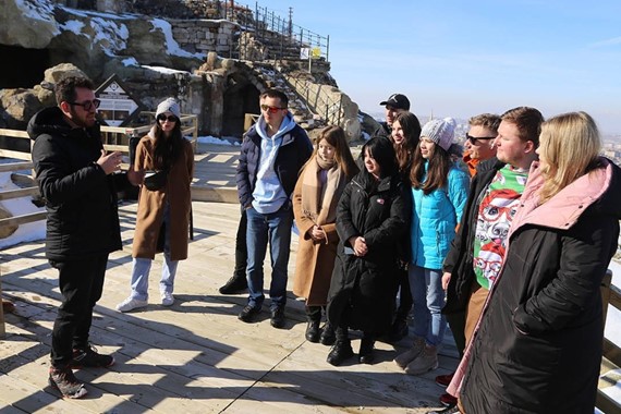 turist-rehberi-pasaport.jpg