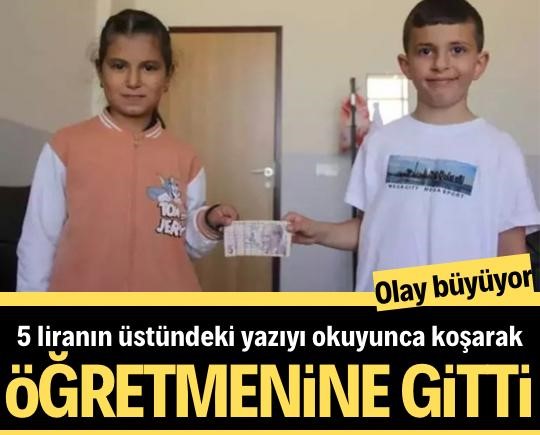 5 liranın üstündeki yazıyı okuyunca koşarak öğretmenine gitti! Olay büyüdü